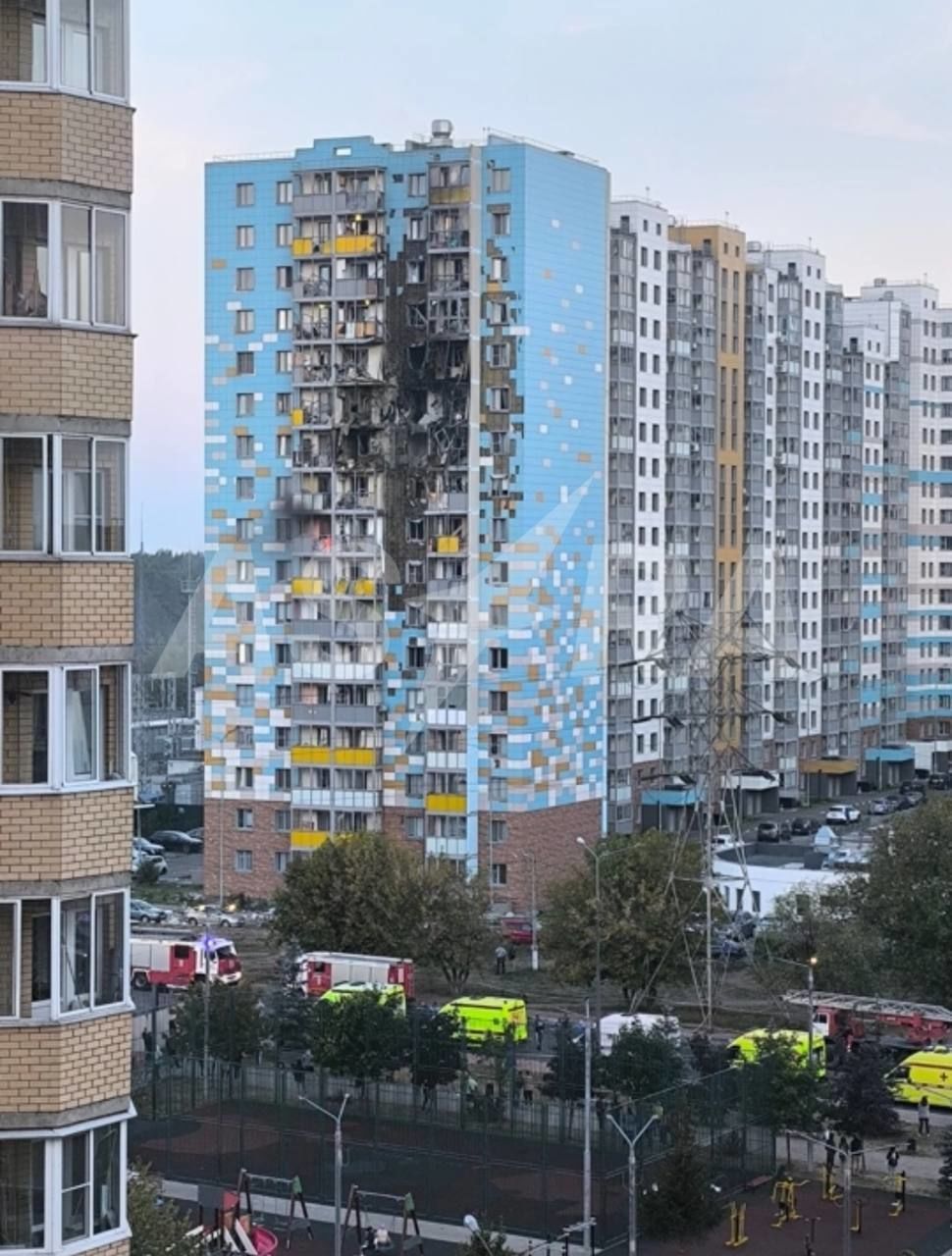 Пошкоджений будинок у Московській області після атаки дронами / Фото: російські телеграм-канали / © 