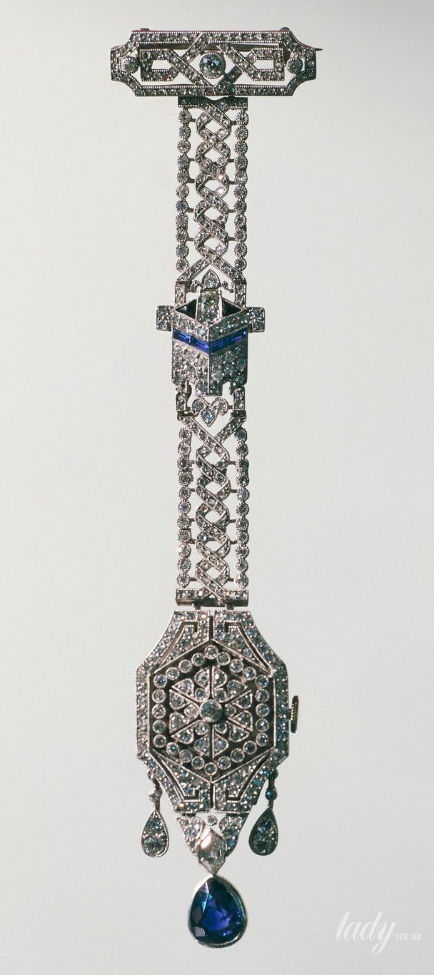 Шатлен із діамантами та сапфірами від Boucheron / © Getty Images