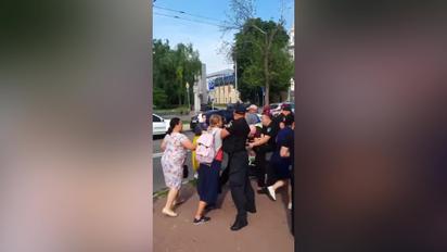 Под Киево-Печерской Лаврой происходят столкновения