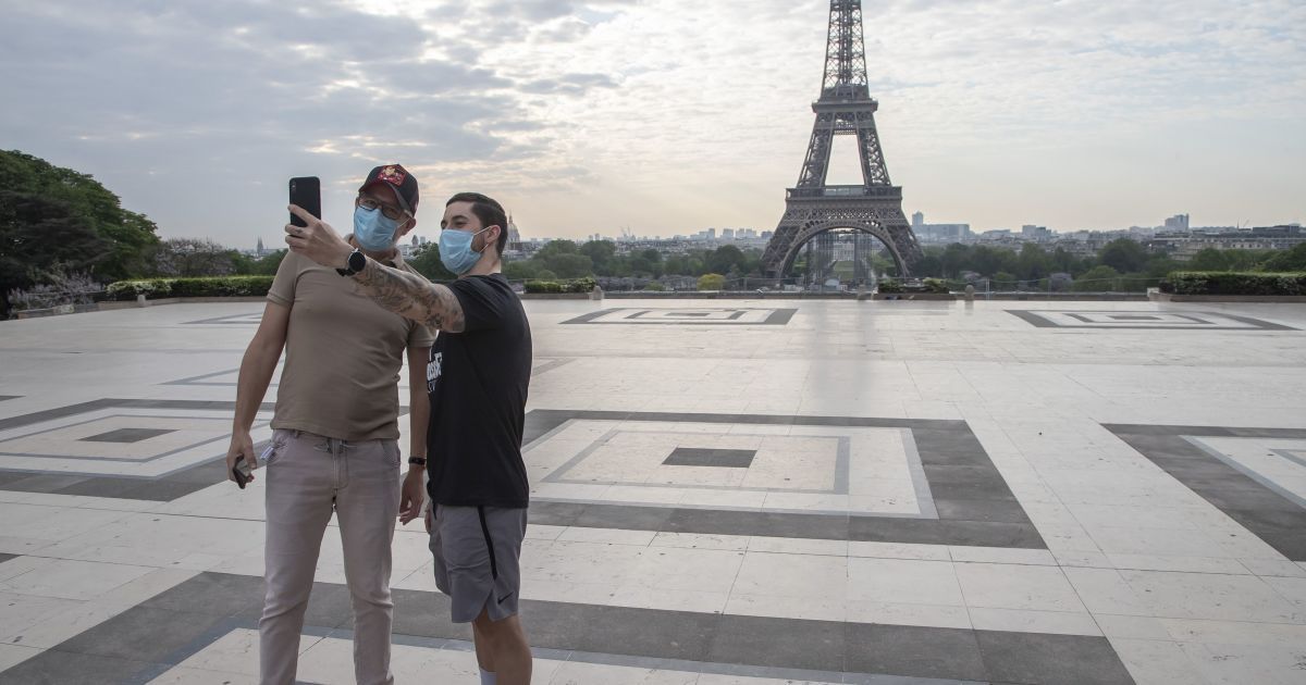 Можуть знову закрити ресторани: Париж та Марсель оголосили "зонами активного поширення" коронавірусу