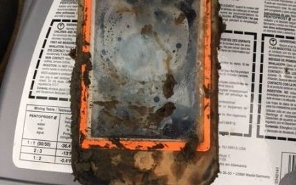 Американец с помощью риса спас смартфон, который год находился в ледяной воде