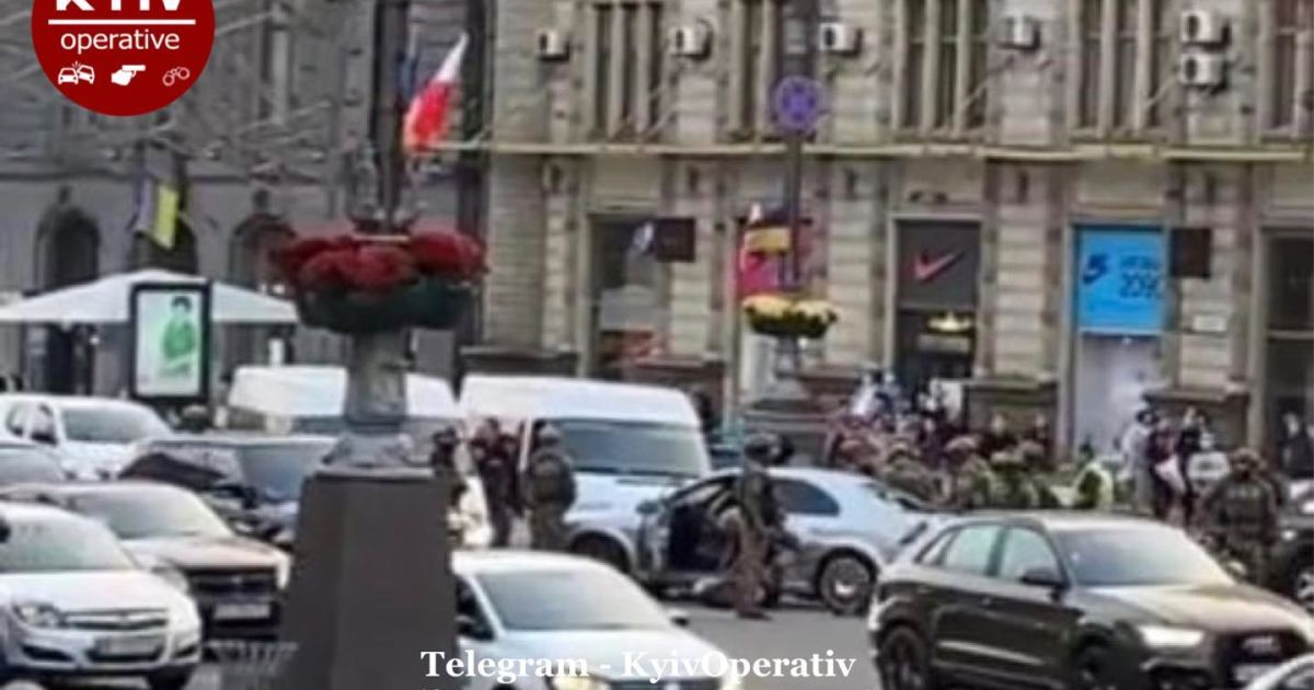 Київ Хрещатик спецоперація злочинці_4 / © Facebook/Киев Оперативный