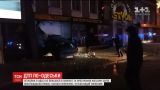 В Одессе легковик на скорости протаранил магазин оружия
