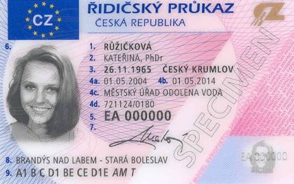 Украинцы получат водительские права европейского образца до 2018 года