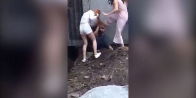 Под Киевом две подруги били третью при младенце