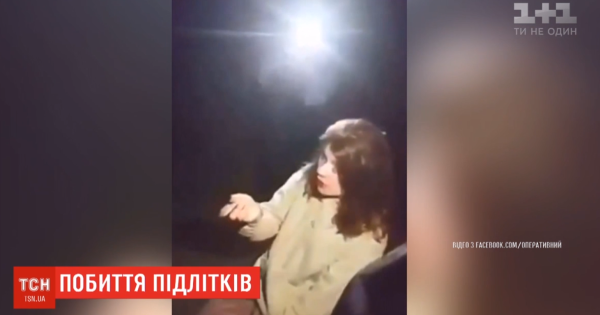В Запорожье шайка подростков на камеру жестоко избила двух девушек – одна из них госпитализирована