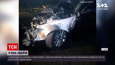 Новости Львова: пьяный водитель снес светофор, повалил забор и выскочил из горящего авто