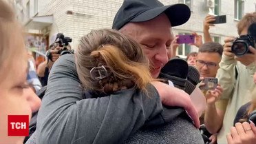 Вдома! Радісні та щемливі зустрічі звільнених з полону українських захисників