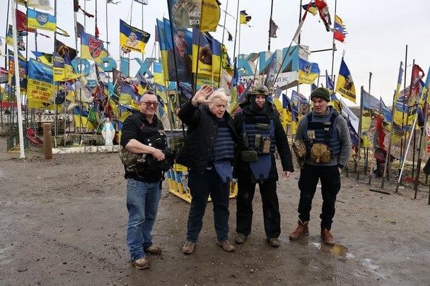 Борис Джонсон таємно відвідав позиції ЗСУ на гарячому напрямку (фото)