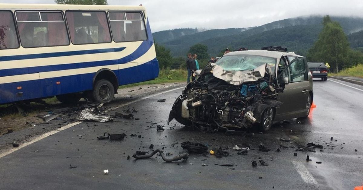 У Львівській області в смертельній ДТП зіткнулись автобус та легковик