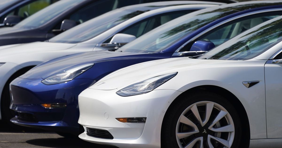 Акції Tesla серйозно втратили в ціні: чому так сталося