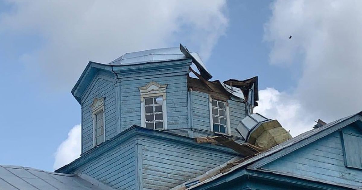 На Київщині після зливи впав купол старого храму