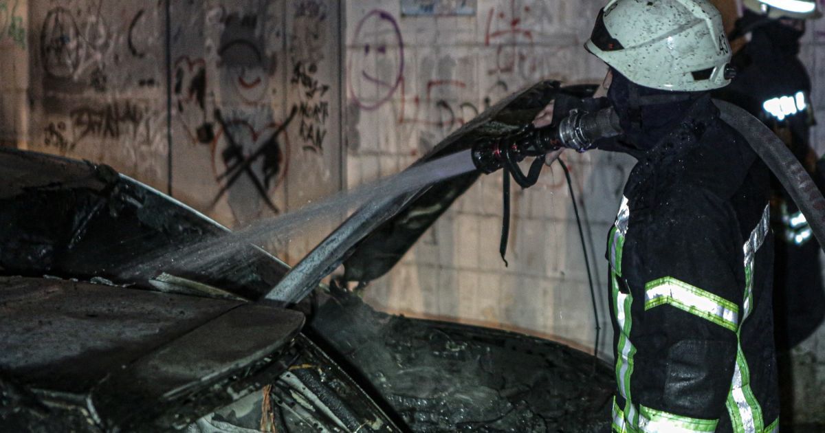 У Києві згоріли три автівки
