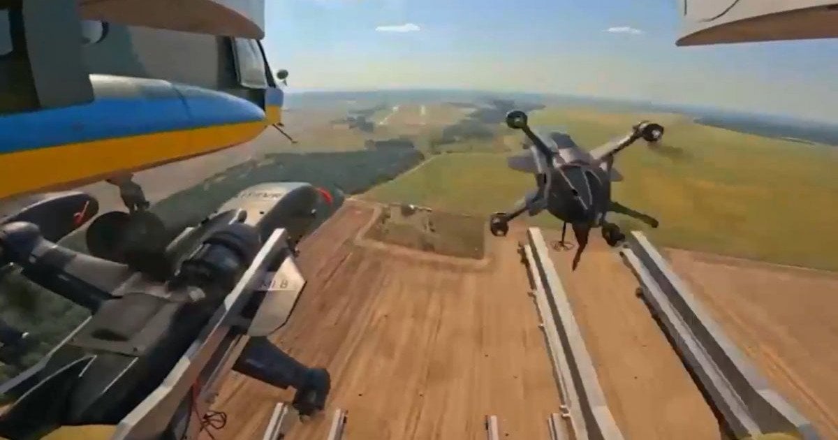 Запуск зенітного дрона F7 Litavr​ з борту гелікоптера Мі-8