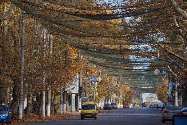Дрон атакував маршрутку, а потім перехожих посеред вулиці: РФ атакує один з обласних центрів