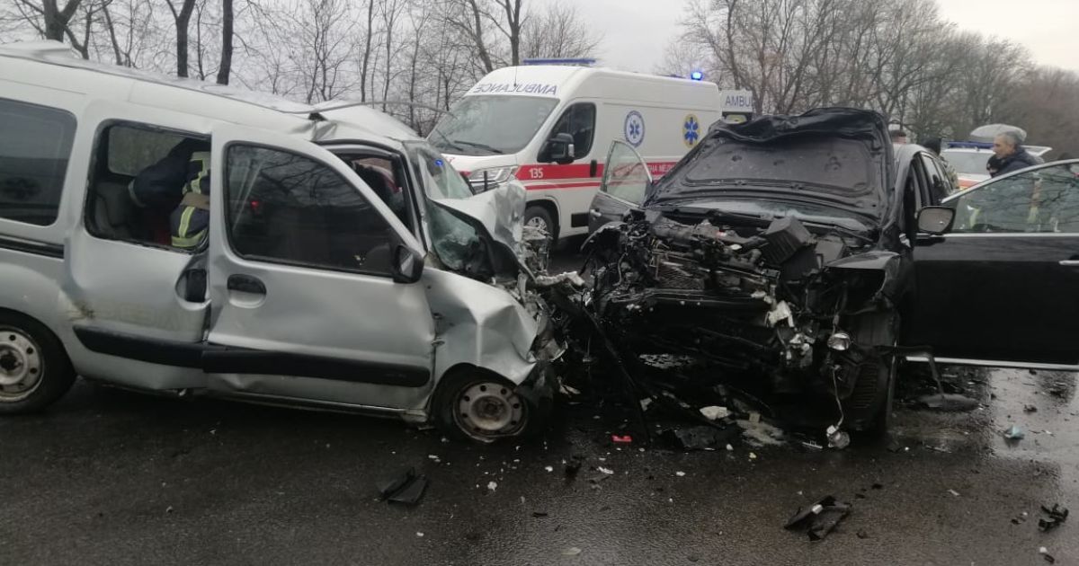 Смертельна ДТП в Івано-Франківській області: водій загинув, серед постраждалих є діти (фото)