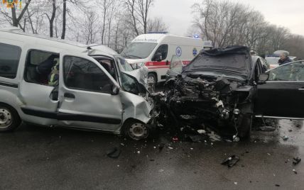 Смертельное ДТП в Ивано-Франковской области: водитель погиб, среди пострадавших есть дети (фото)