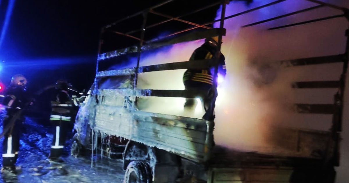 Вантажівка згоріла_2 / © Головне управління ДСНС у Дніпропетровській області