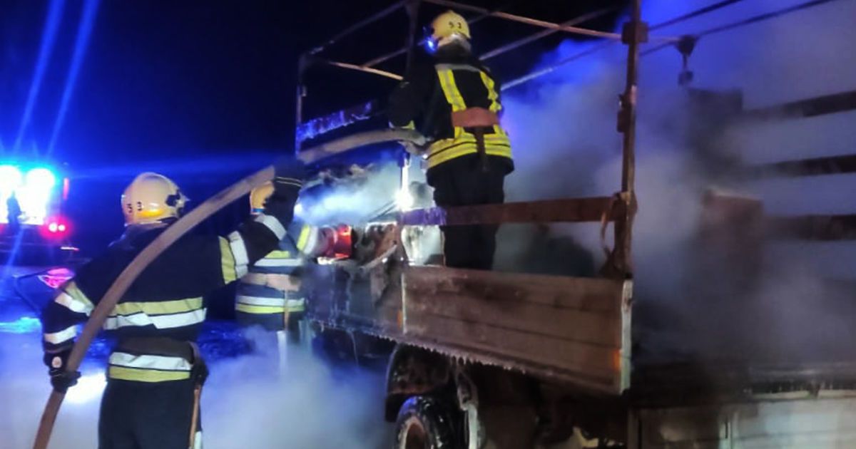 Вантажівка згоріла_1 / © Головне управління ДСНС у Дніпропетровській області