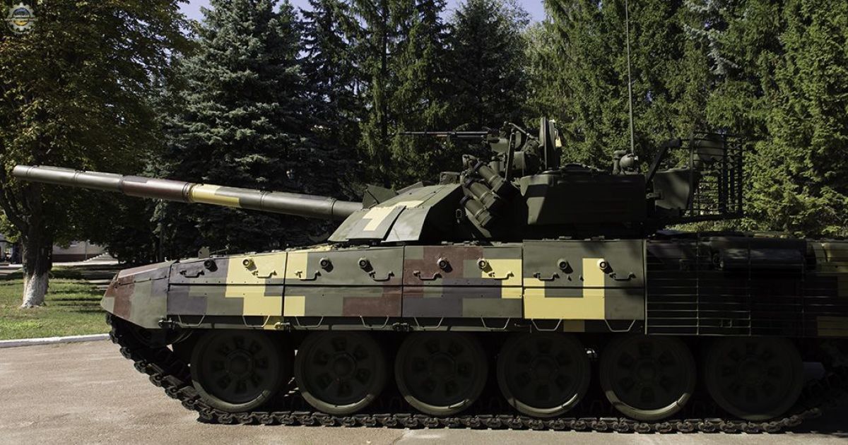 Украинские военные получили модернизированный основной боевой танк Т-72АМТ
