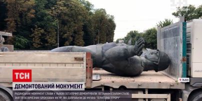 Новости Украины: во Львове демонтировали советский монумент славы