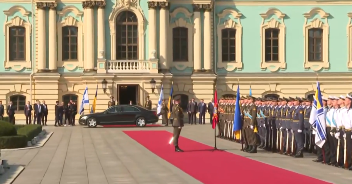 У центрі Києва лунали вибухи: у поліції пояснили причину