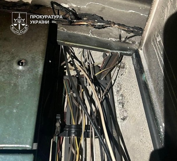 Пошкоджені двері / © Поліція Києва
