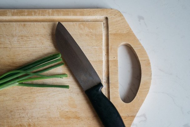 Не ризикуйте здоров’ям: п’ять продуктів, які категорично заборонено різати на дерев’яних дошках