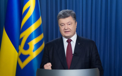 Порошенко рассказал, что Украина начала получать оборонное нелетальне вооружение от других государств