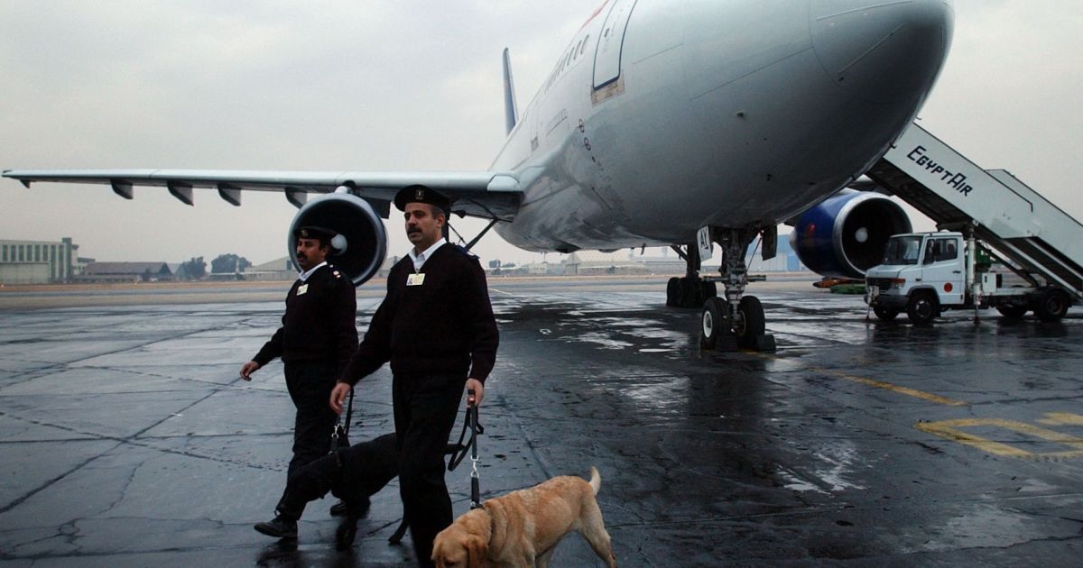 Неизвестные похитили пассажирский самолет