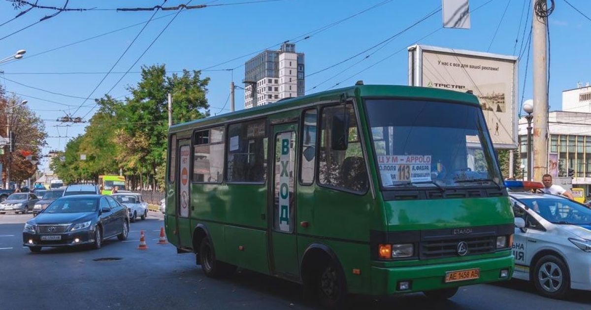 У Дніпрі маршрутка переїхала жінку: подробиці