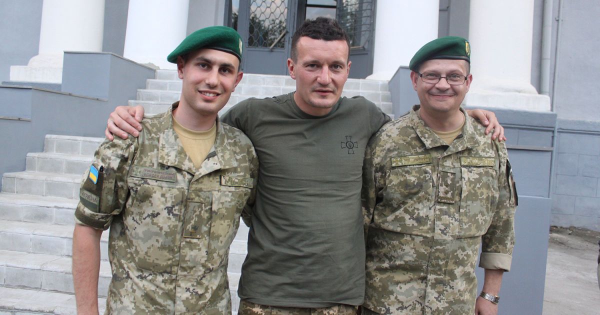 Федецкий сыграл в футбол с пограничниками на "нулевом" блокпосте в зоне АТО