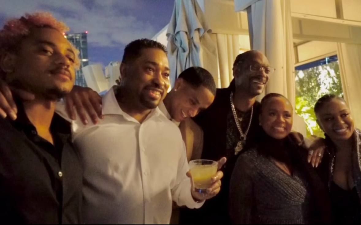 Snoop Dogg и Бинг Вортингтон в компании близких / © instagram.com/snoopdogg