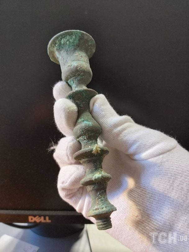 Підсвічник, який знайшли в північно-західному кутку підвалу / © 