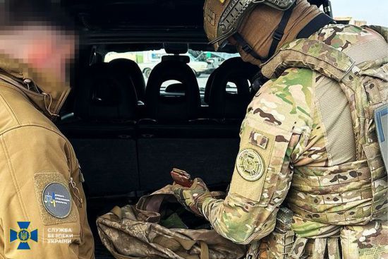 На Донеччині ділки намагалися продати російську трофейну зброю дніпровському криміналітету (фото)