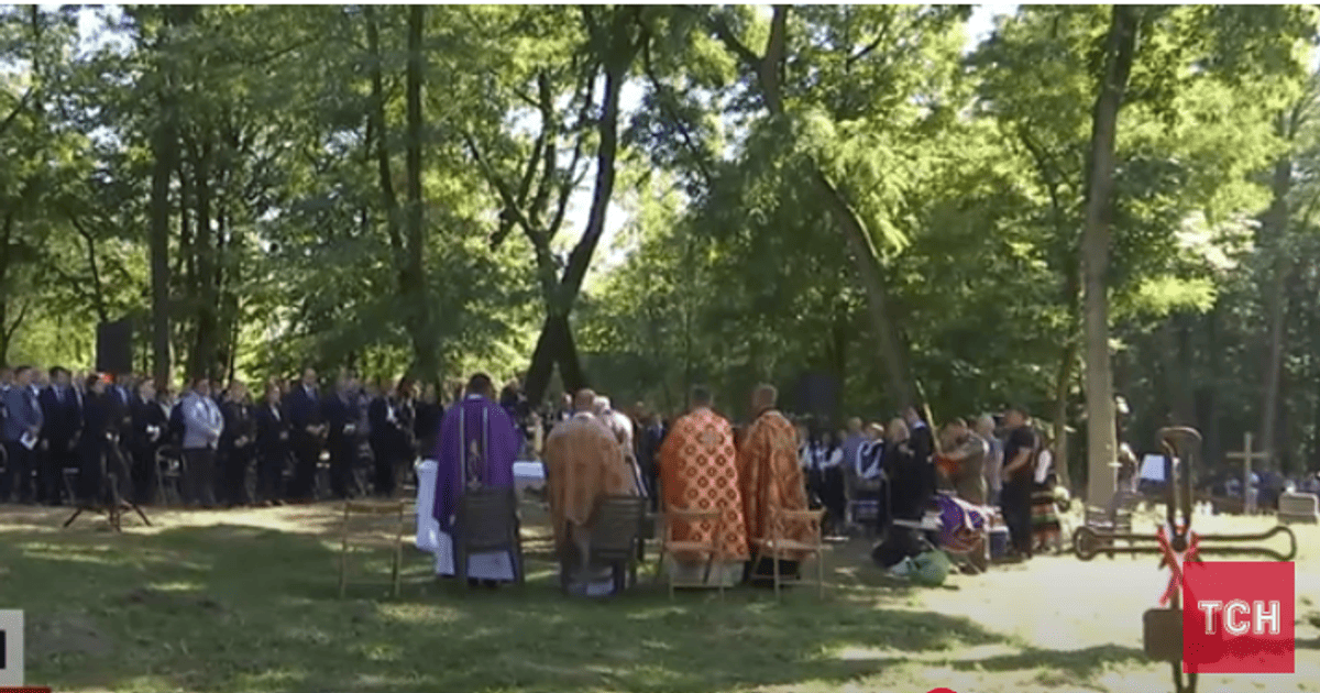 Тайна, скрытая в лесу: на Тернопольщине перезахоронили 42 жертвы, чьи имена до сих пор неизвестны