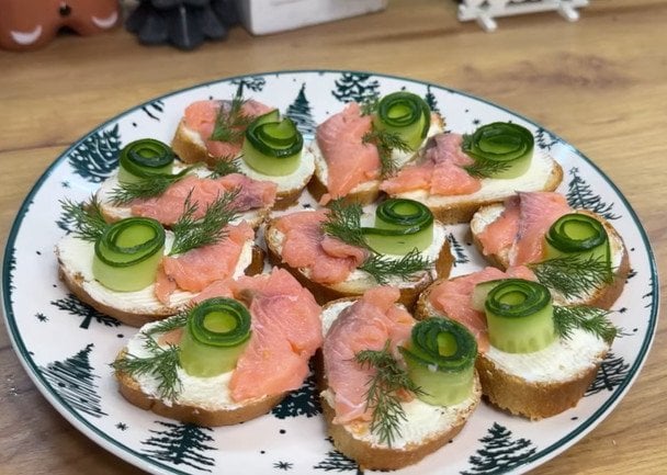 Канапка з червоною рибкою // фото: @beautiful_at_home