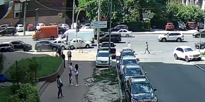 В Киеве на улице Антоновича произошло ДТП: три автомобиля разбиты, один водитель травмирован