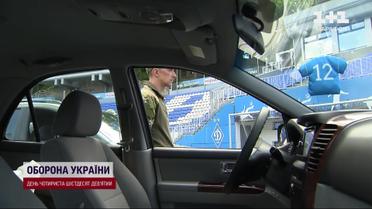 Авто для українських захисників: гвардії наступу брати Суркіси підігнали пікапи