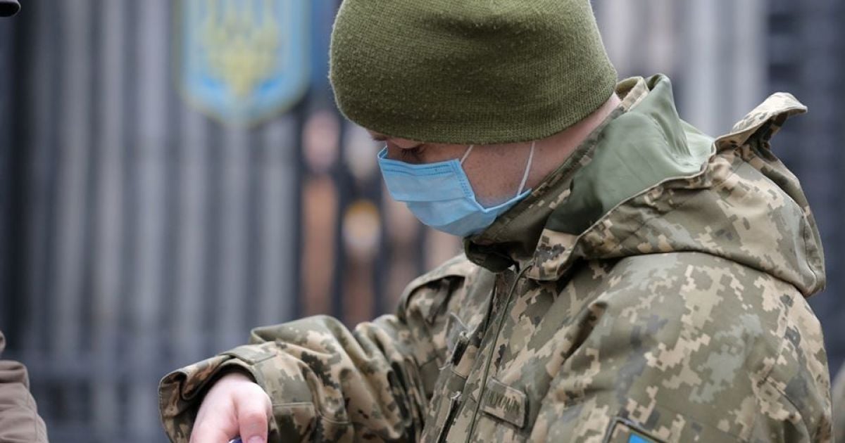 Без командировок и отпусков: в ВСУ рассказали об ограничениях для украинских военных из-за коронавируса