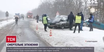 В Кировоградской области легковушка влетела в микроавтобус: есть жертва