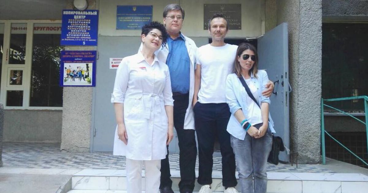 Святослав Вакарчук у дитячій лікарні в Одесі_1 / © facebook.com/katherine.nozhevnikova