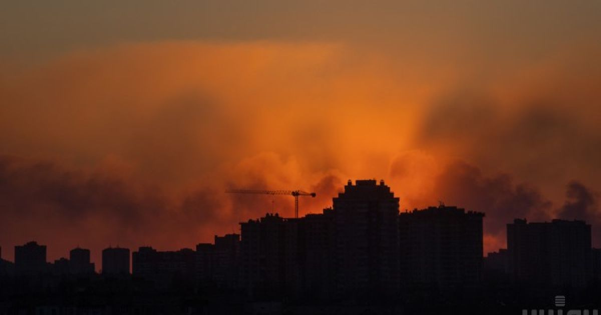 Київ затягнуло їдким димом: у МВС пояснили, що сталося