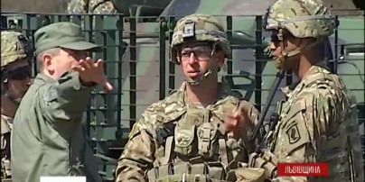 На Яворівському полігоні заокеанські вояки почали тренування українських солдатів