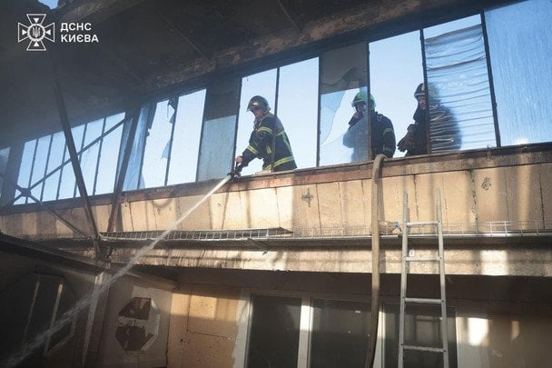 Утром 4 апреля РФ атаковала Киев. / © ГУ ГСЧС в Киеве