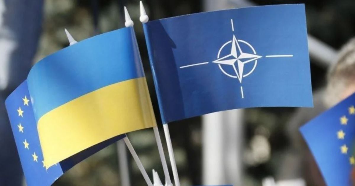 Флаги Украины и НАТО
