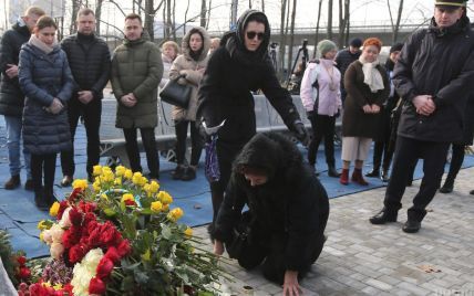 "Они навсегда с нами". В "Борисполе" почтили память погибших в авиакатастрофе под Тегераном