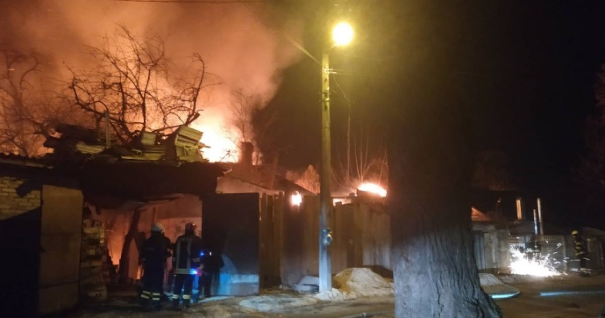 В Киеве горят четыре дома, раздаются взрывы