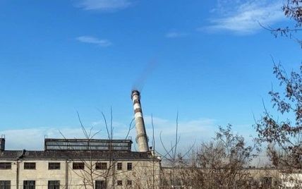 В Николаеве взорвали 90-метровую трубу котельной (видео)