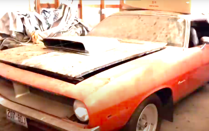 В США обнаружили десяток заброшенных культовых ретроавтомобилей: видео